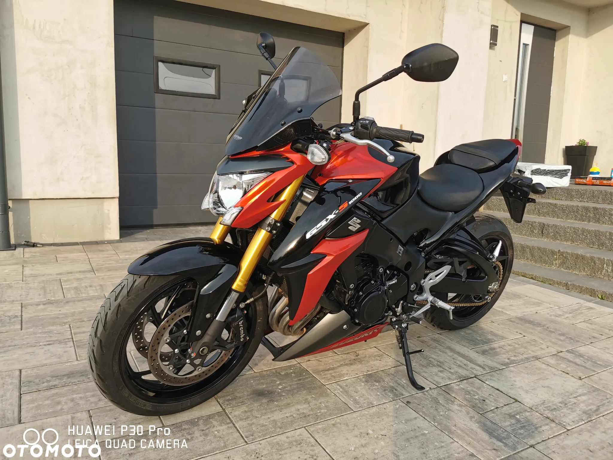 Suzuki GSX - 19
