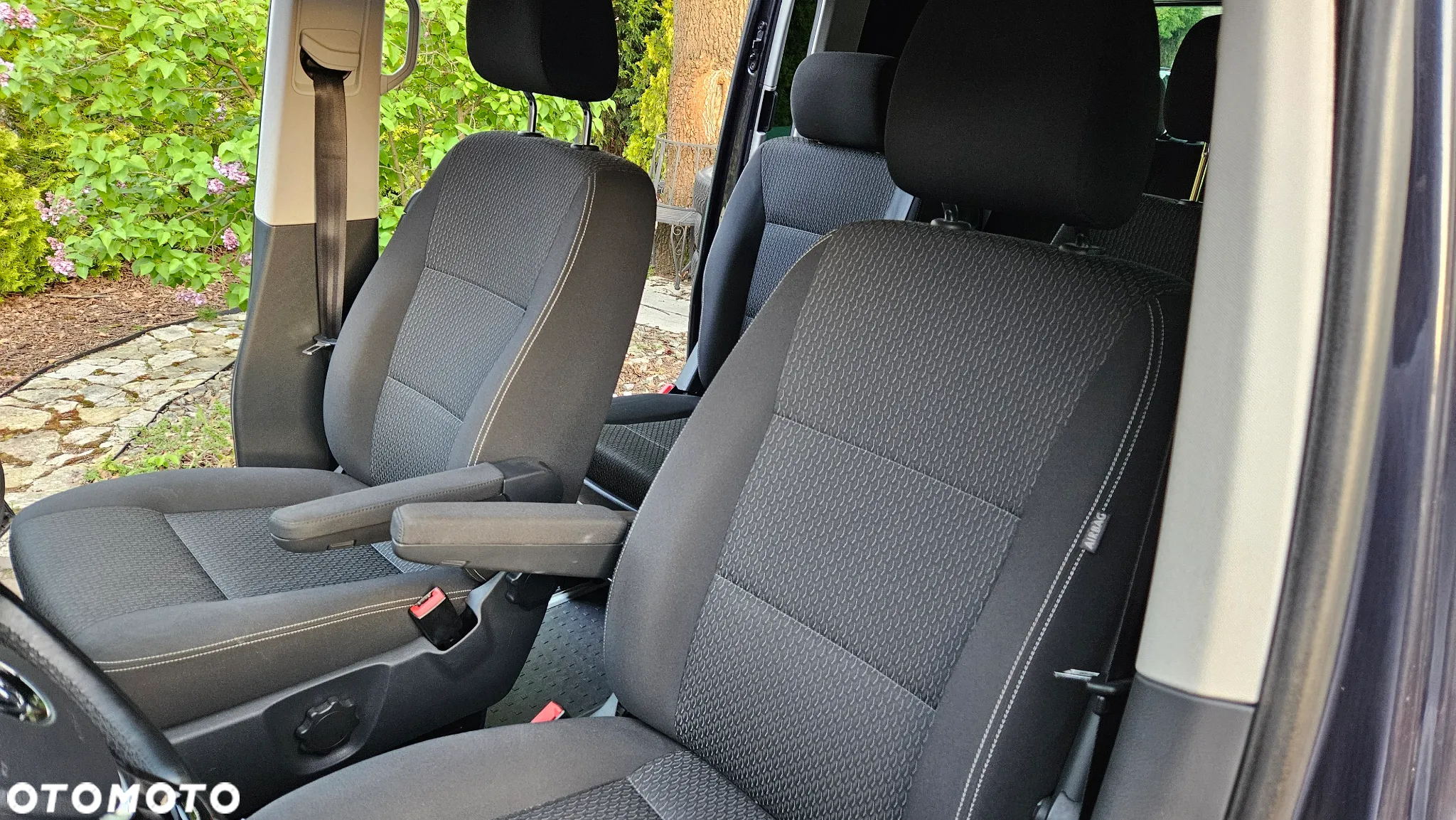 Volkswagen Multivan - 33
