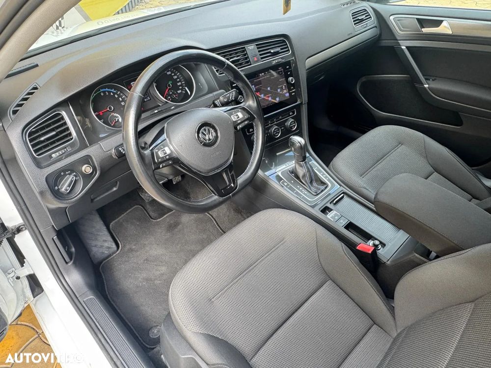 Volkswagen e-Golf - 10