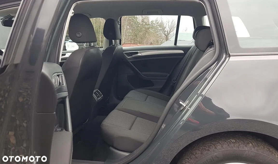 Volkswagen Golf - 27