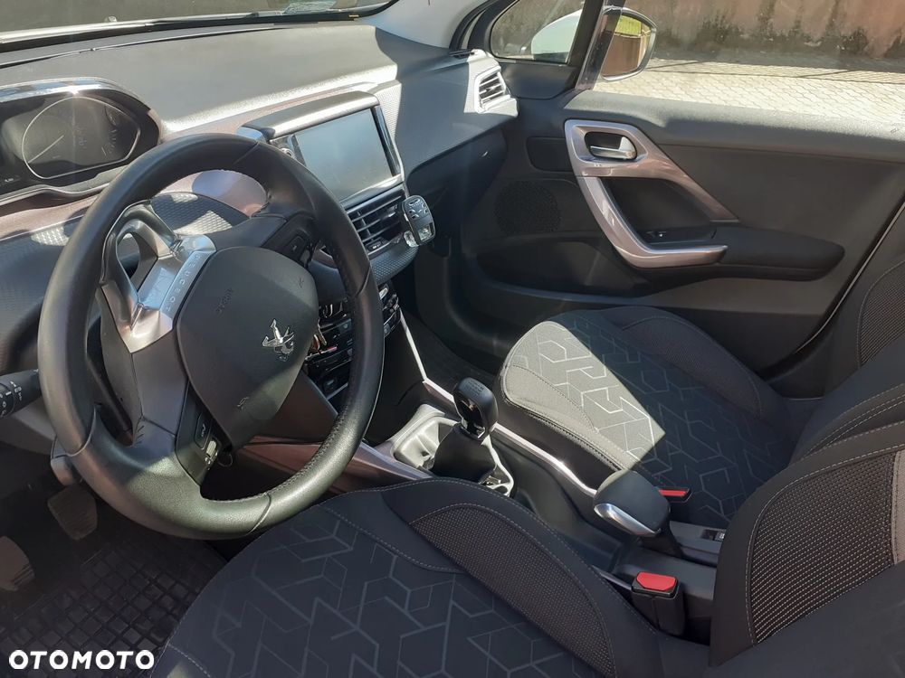 Peugeot 2008 - 8