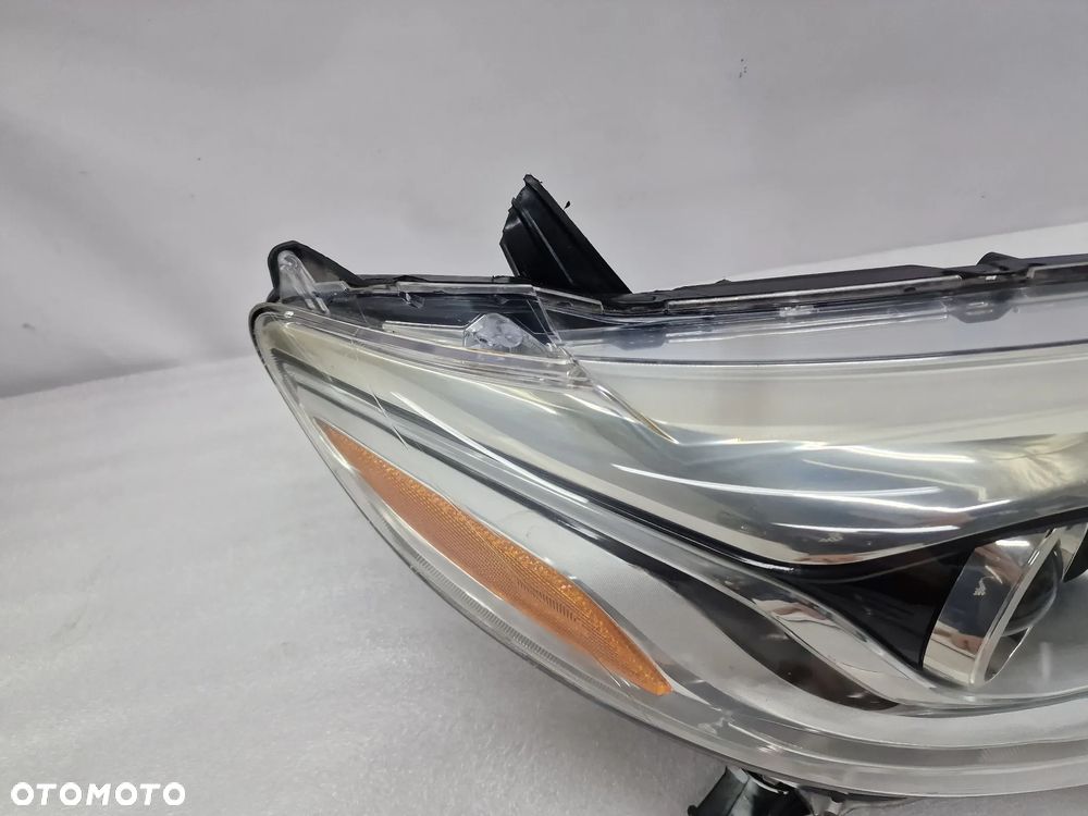 TOYOTA SIENNA SE 15- PRAWA LAMPA PRZEDNIA PRZÓD , NR AUKCJI LA317 - 9