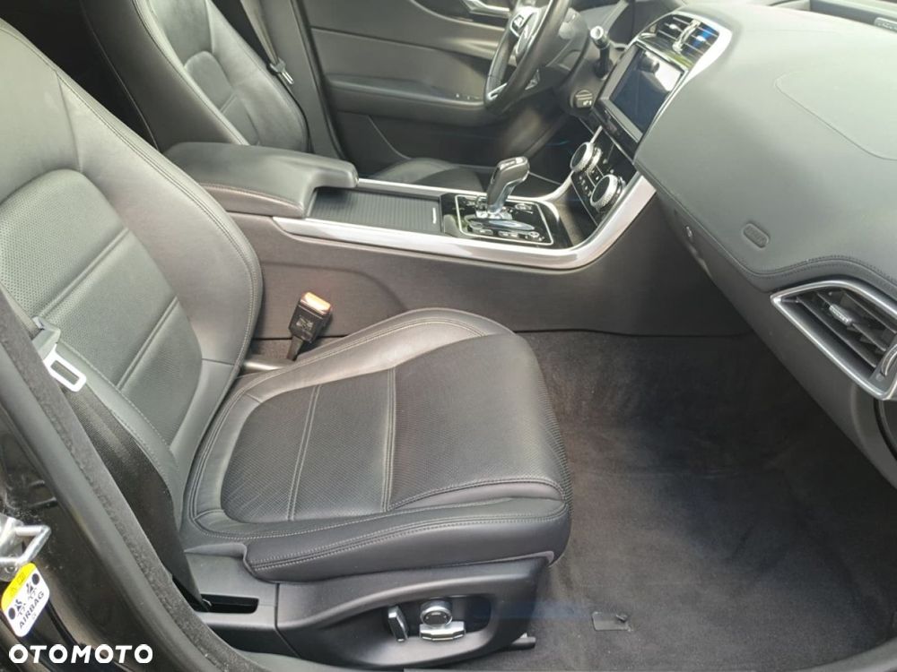 Jaguar XE - 26