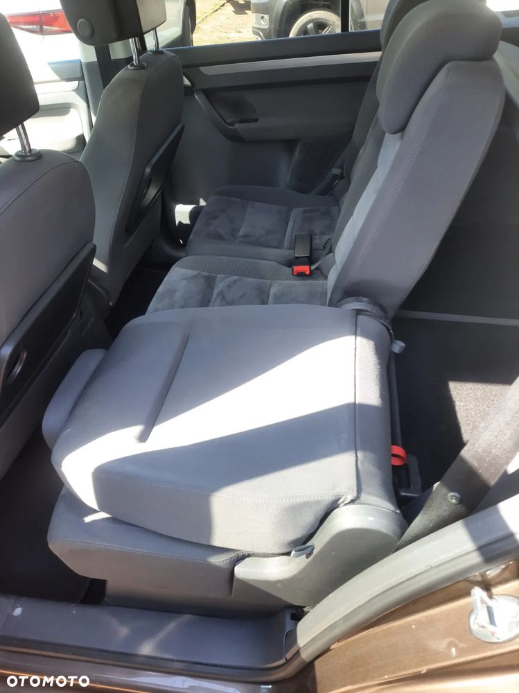 Volkswagen Touran 2.0 TDI DPF DSG Highline - 13