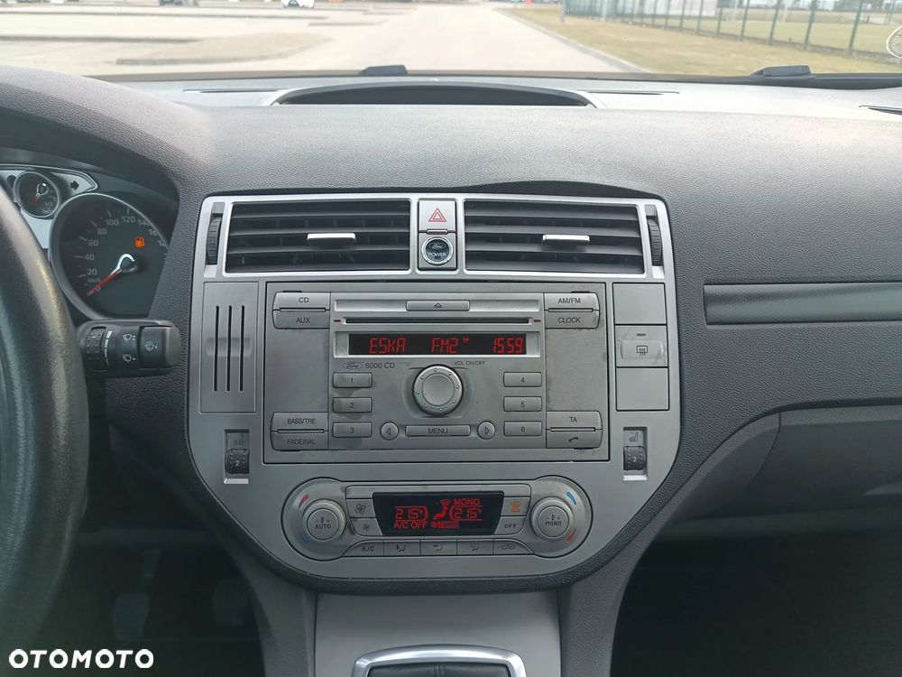 Ford Kuga 2.0 TDCi 2x4 Titanium - 12