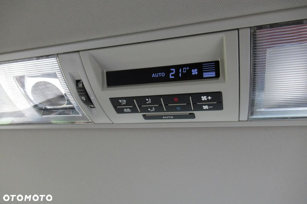 Volkswagen Multivan - 37