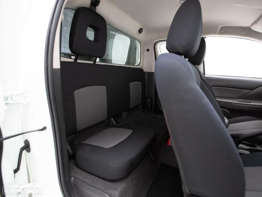 Mitsubishi L200 2.4 DI-D Club 4WD c/iva - 10