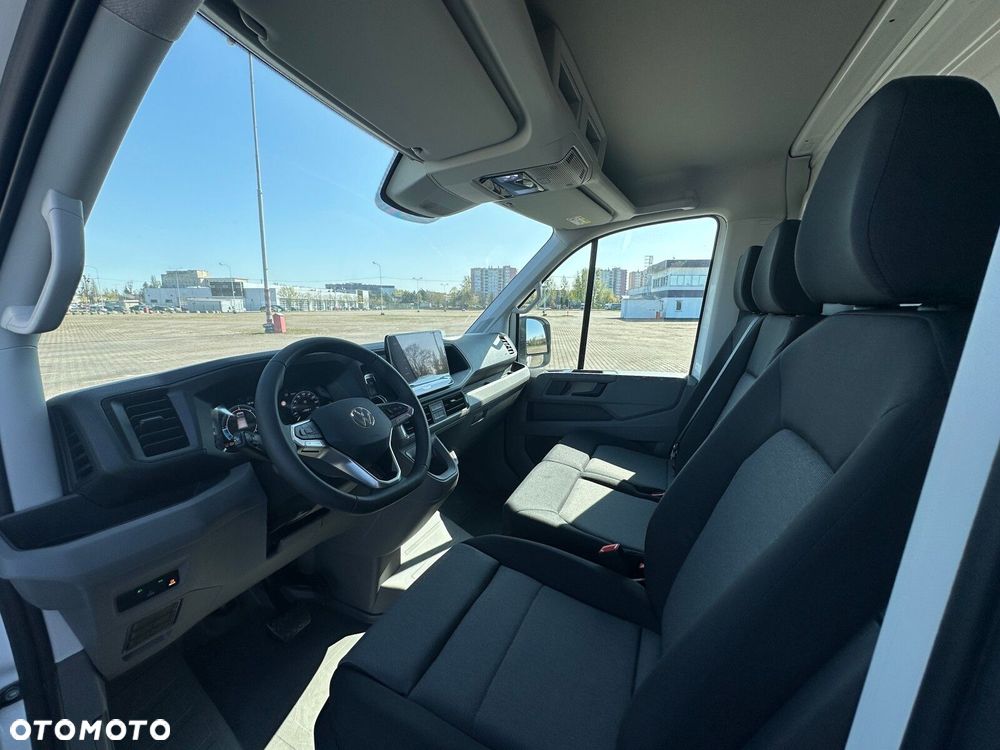 Volkswagen Crafter Podwozie z pojedynczą kabiną silnik: 2,0 l EURO VI SCR 163 KM / skrzynia biegów: Przedni napęd automatyczna 8-biegowa rozstaw osi: 4490 mm - 16
