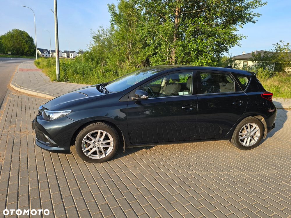 Toyota Auris 1.6 Premium - 19