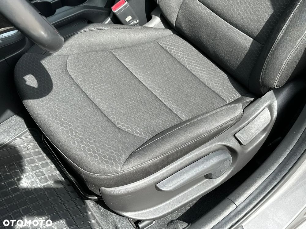 Hyundai Elantra 1.6 Comfort Premiere - 13