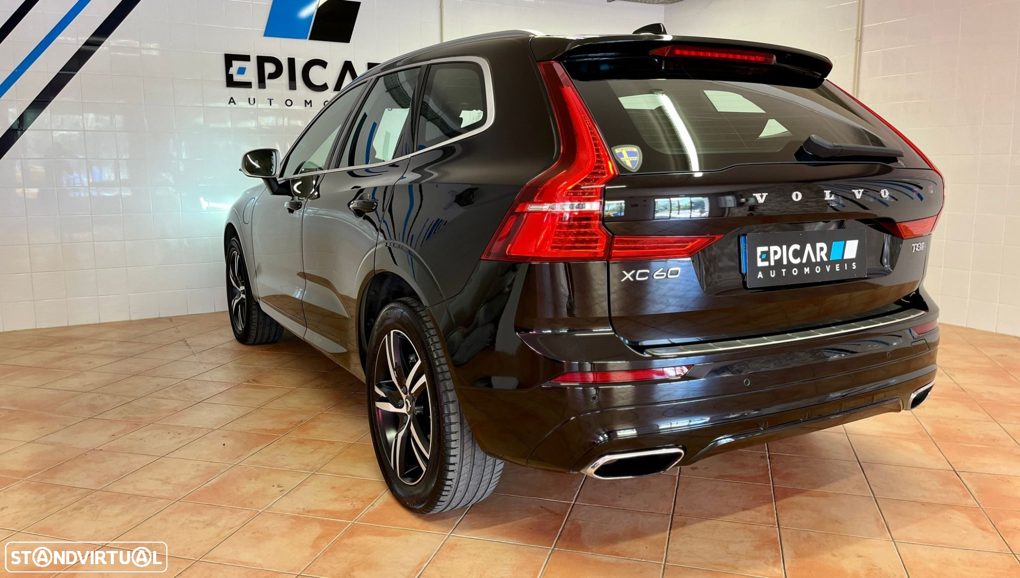 Volvo XC 60 2.0 T8 PHEV R-Design AWD - 12