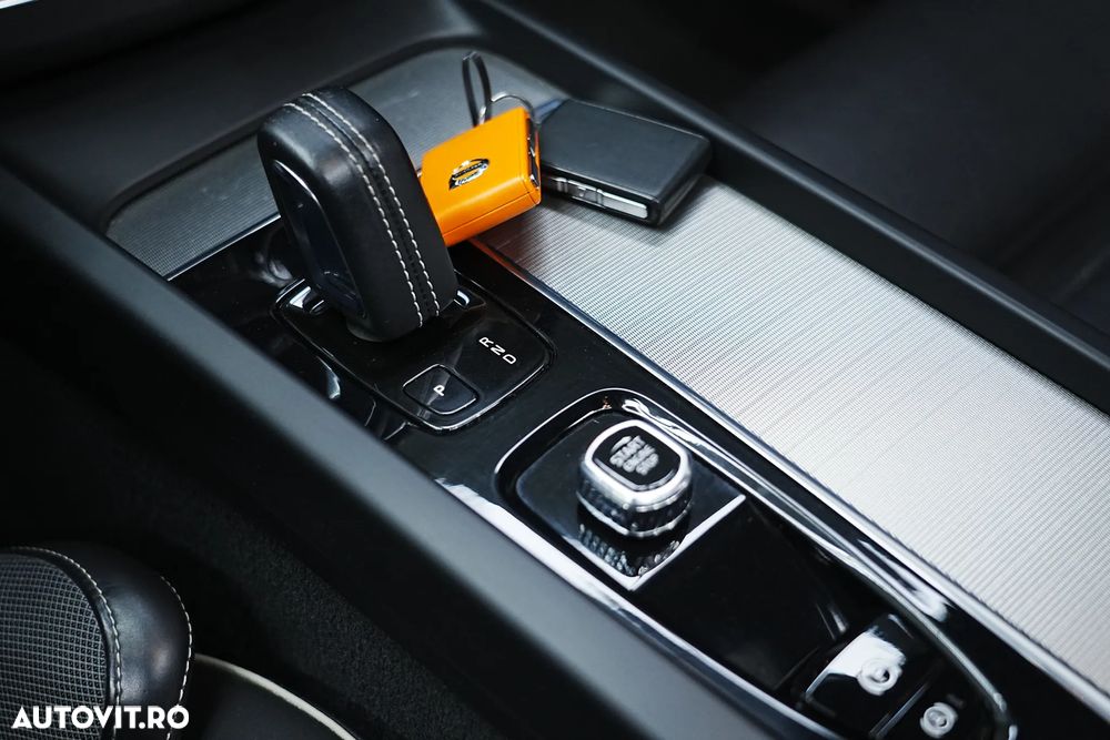 Volvo XC 60 T6 AWD AT PHEV Plus Dark - 37