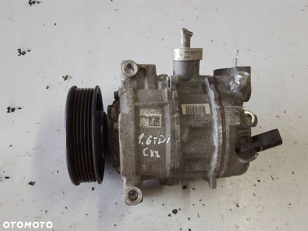 VW PASSAT B8 14-18r 2.0 TDI SPRĘŻARKA KLIMATYZACJI 5Q0820803F - 1