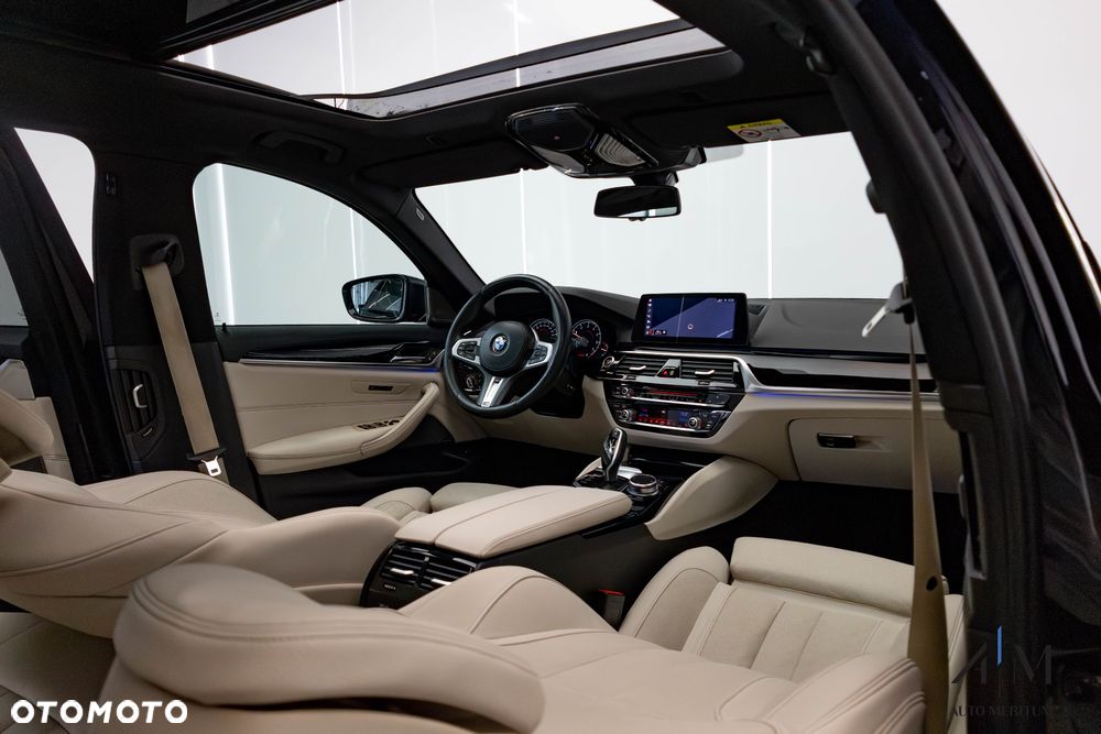 BMW Seria 5 540i xDrive - 16