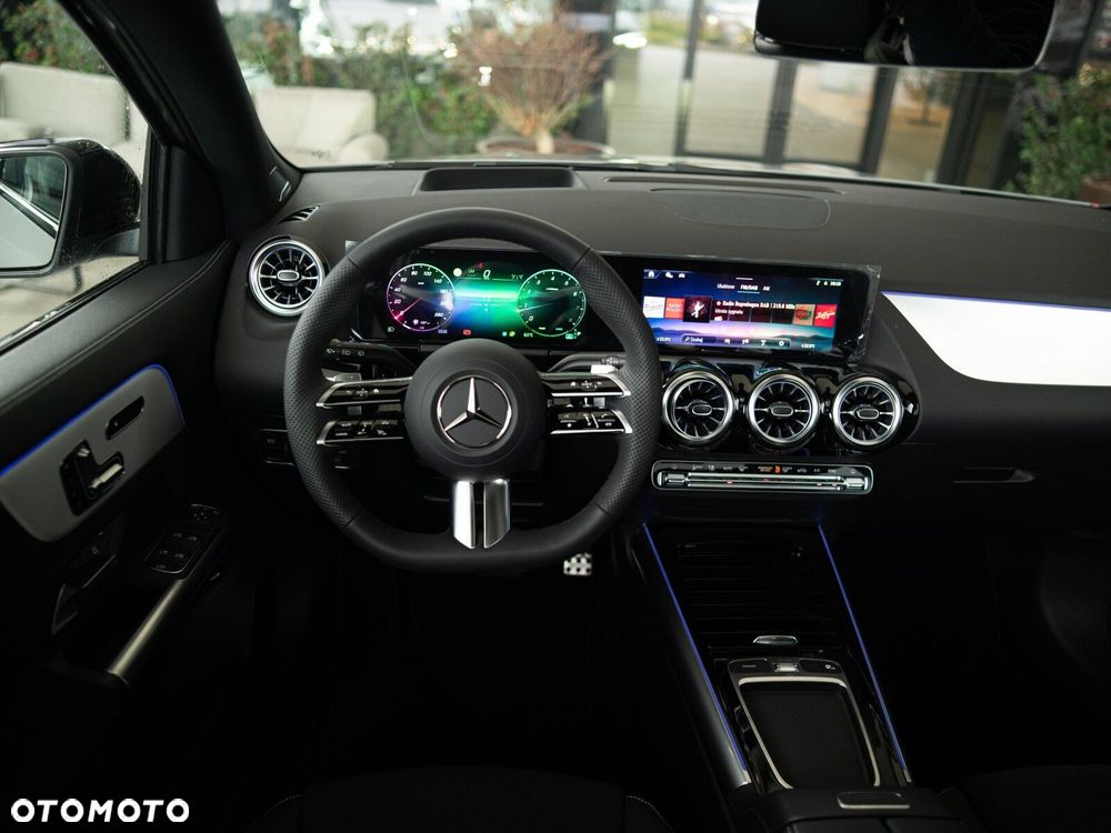 Mercedes-Benz GLA - 13