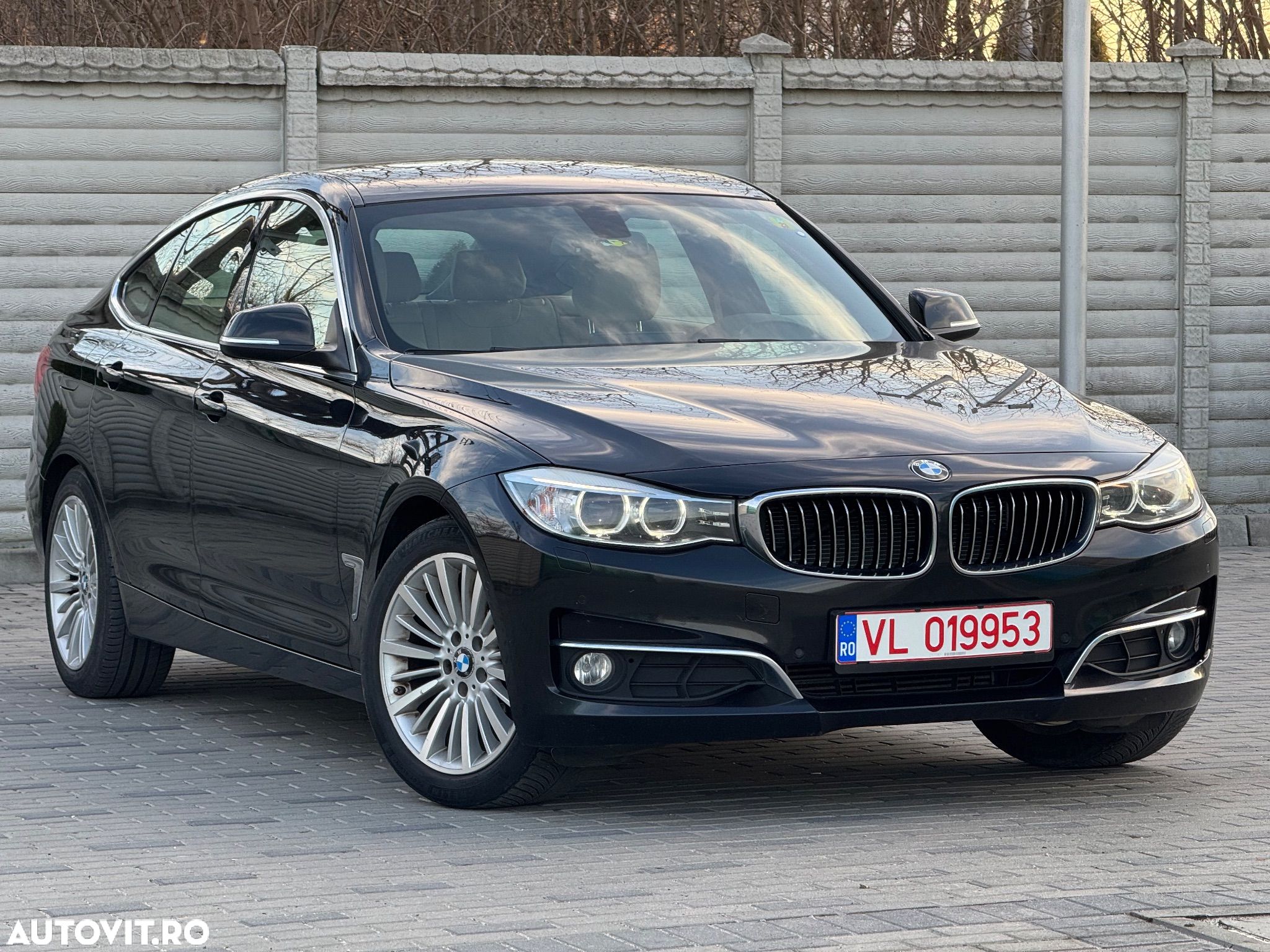 BMW Seria 3 320d GT Aut. Luxury Line - 1