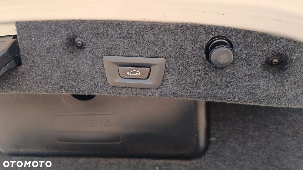 BMW Seria 5 530d xDrive Modern Line - 34