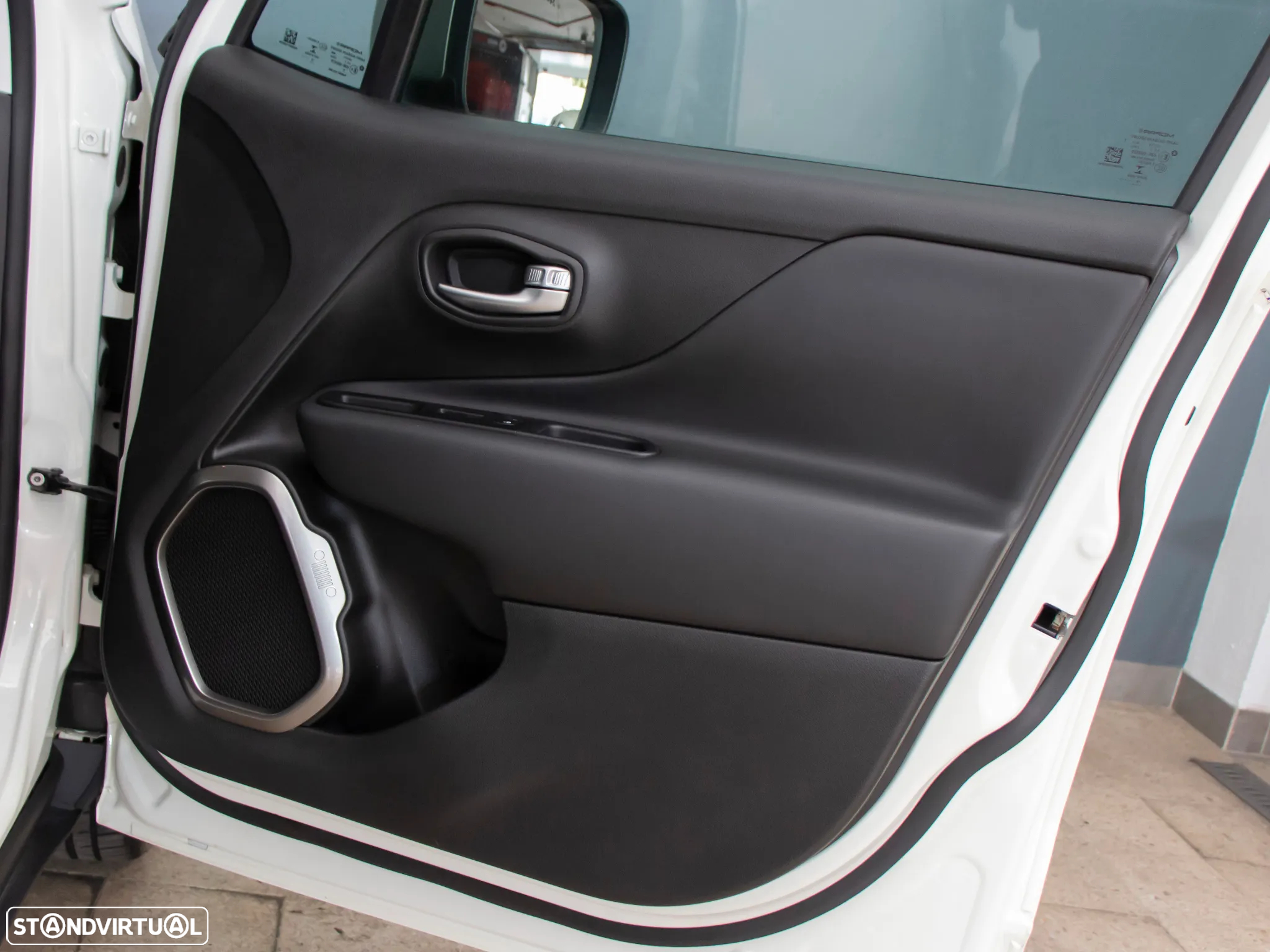 Jeep Renegade 1.0 T Limited - 13