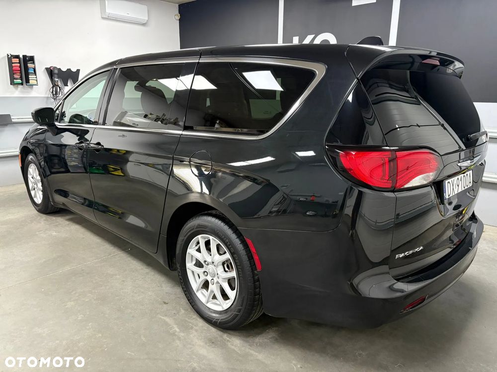 Chrysler Pacifica - 4