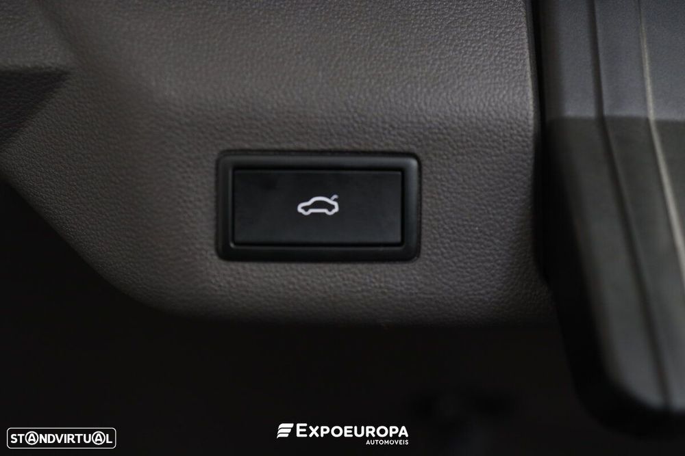 VW Multivan 2.0 TDI Life DSG - 7