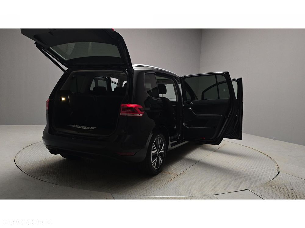 Volkswagen Touran - 10
