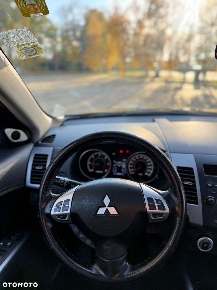 Mitsubishi Outlander 09-13 - 18