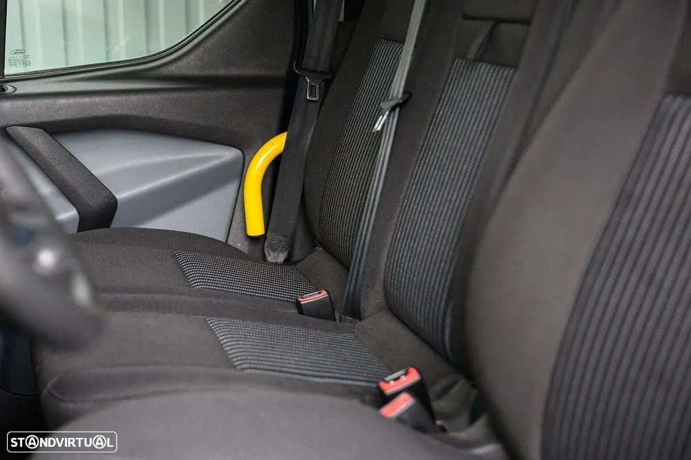 Ford Transit Custom Adaptada p/ 3 cadeiras de rodas - 32