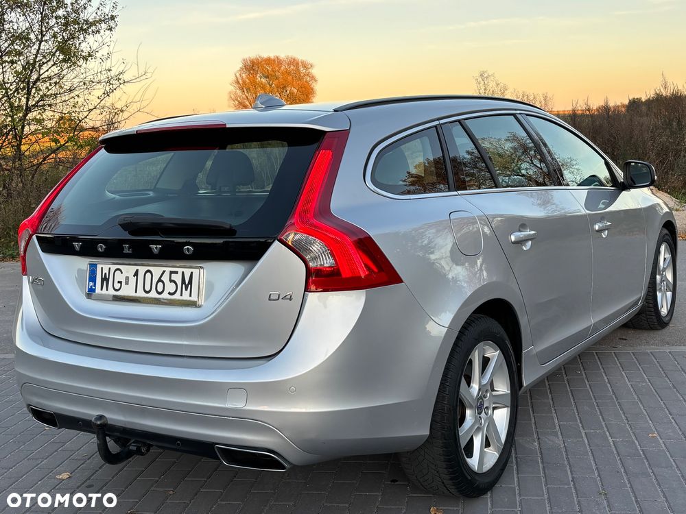 Volvo V60 D4 Geartronic Momentum - 6