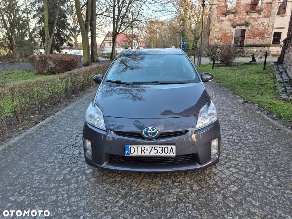 Toyota Prius (Hybrid) Executive - 2