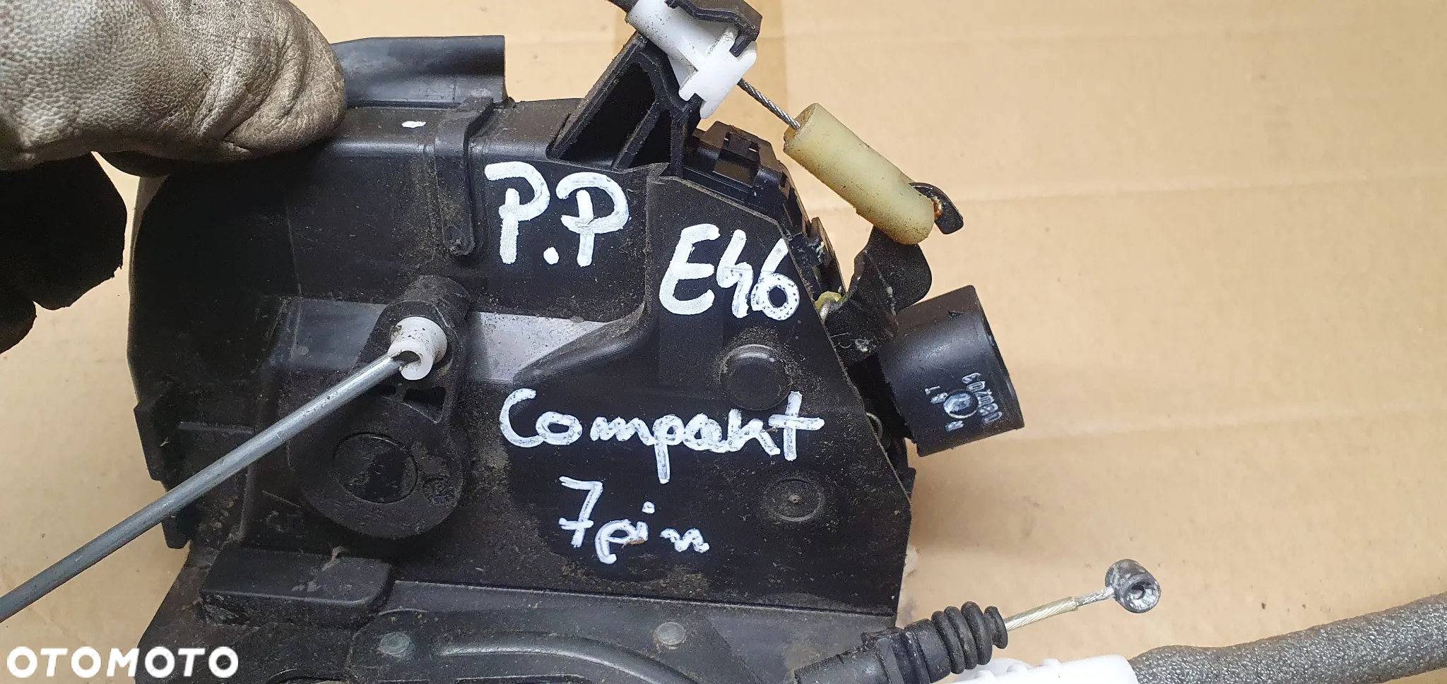 Zamek prawy przód przedni prawy BMW E46 7PIN Europa 8253433 - 8