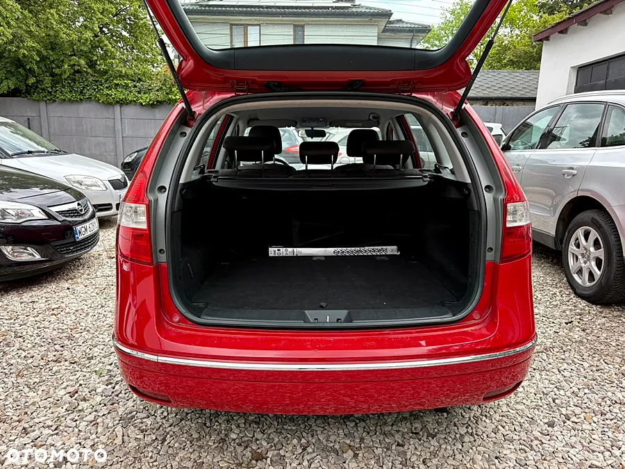 Hyundai i30 1.4 Base + - 9