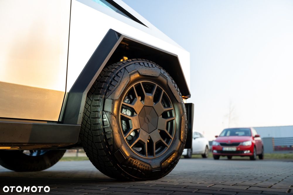 Tesla Cybertruck - 2