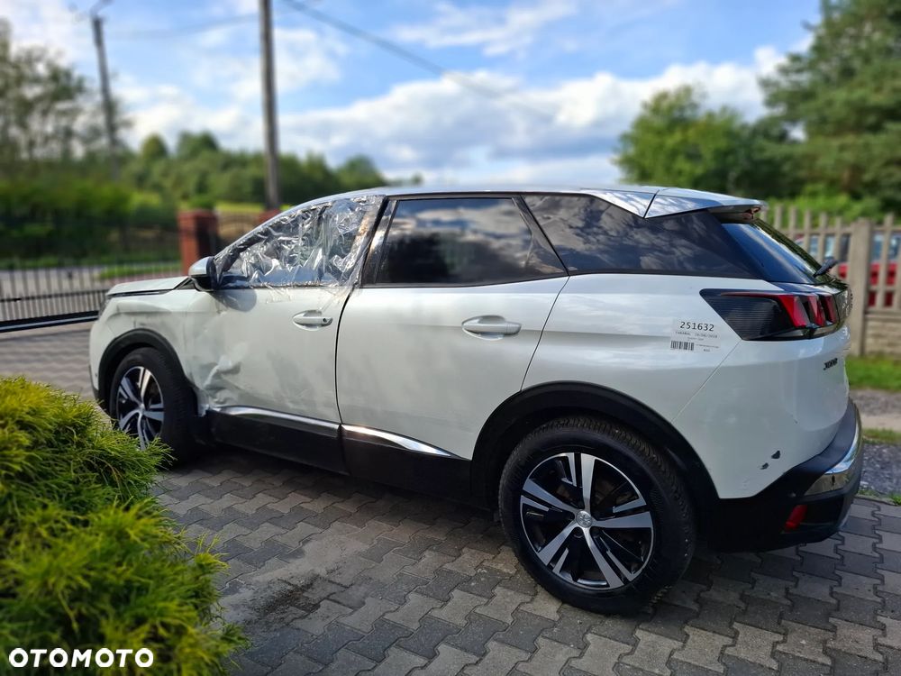 Peugeot 3008 PureTech 130 Stop & Start GPF Allure - 11