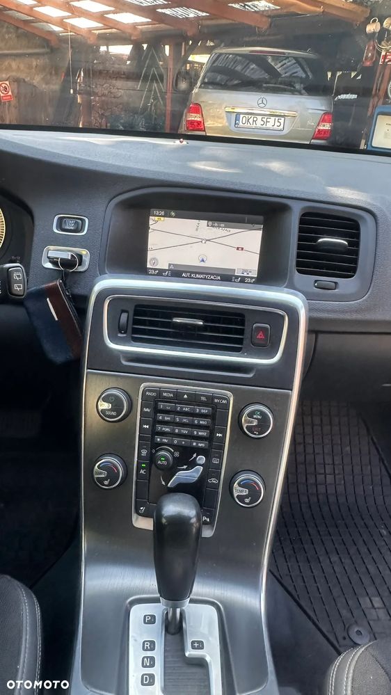 Volvo V60 D5 Geartronic Momentum - 15