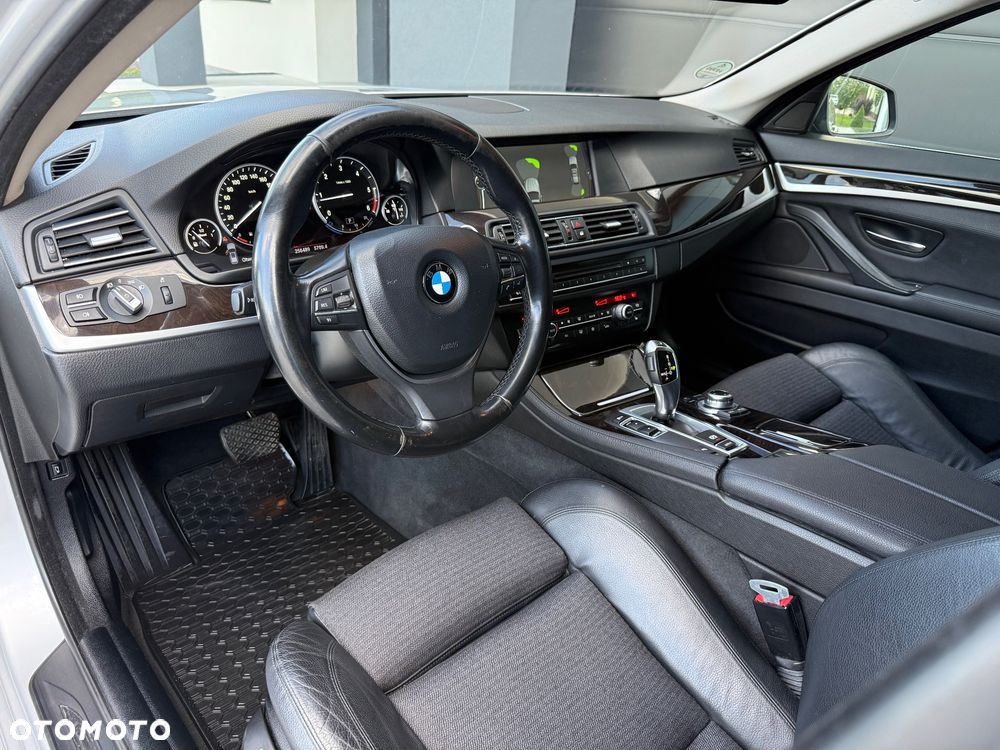 BMW Seria 5 520d - 25
