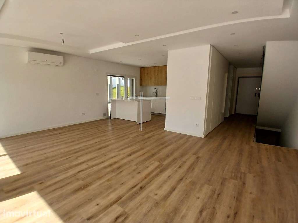 Moradia geminada T4+1, arquitetura contemporânea com piscina - Alto... - Grande imagem: 4/52