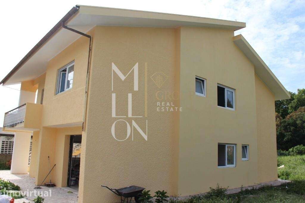 Moradia bi-familiar em remodelação - Santa Maria de Lamas - Grande imagem: 5/16
