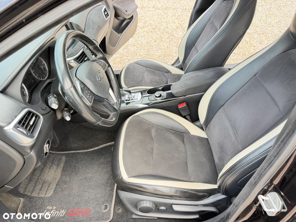 Infiniti Q30 1.6t Sport 7DCT - 7