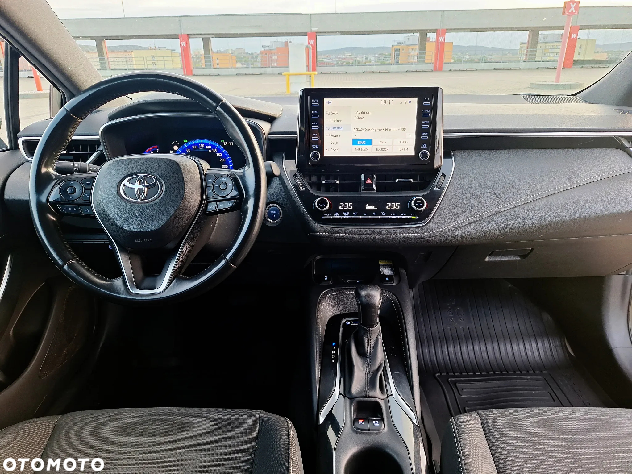 Toyota Corolla 1.8 Hybrid Comfort - 18