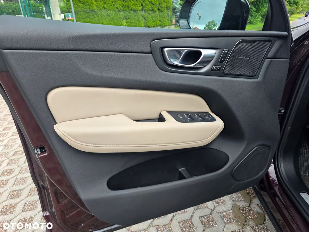 Volvo XC 60 B5 B AWD Plus Dark - 29