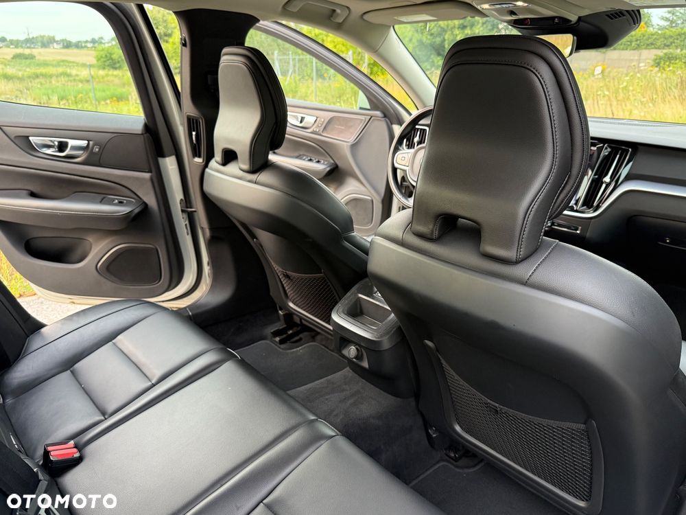 Volvo S60 T6 AWD Momentum Pro - 16