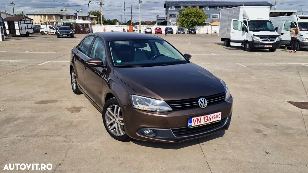 Volkswagen Jetta 1.6 TDI DSG Blue Motion Technology Life - 24