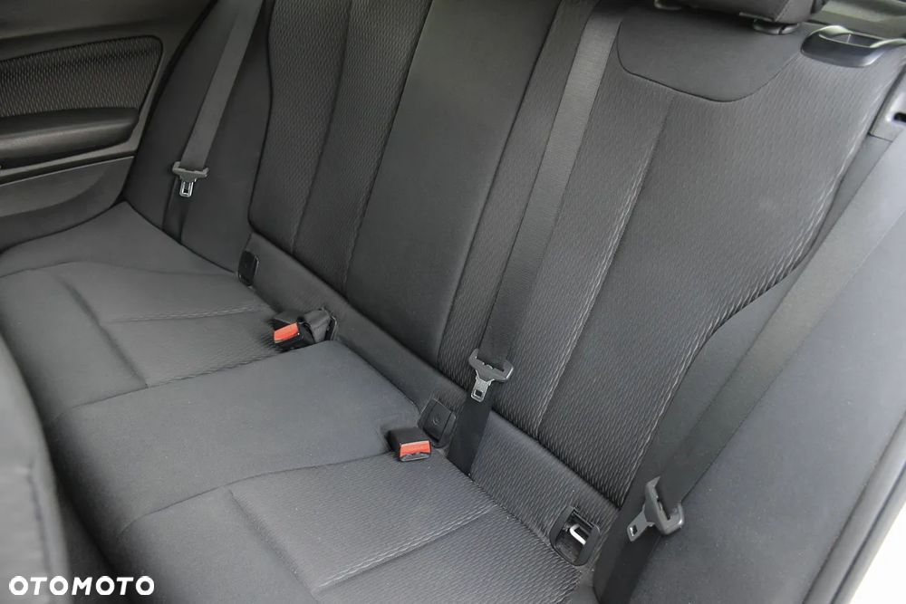 BMW Seria 1 116i - 35