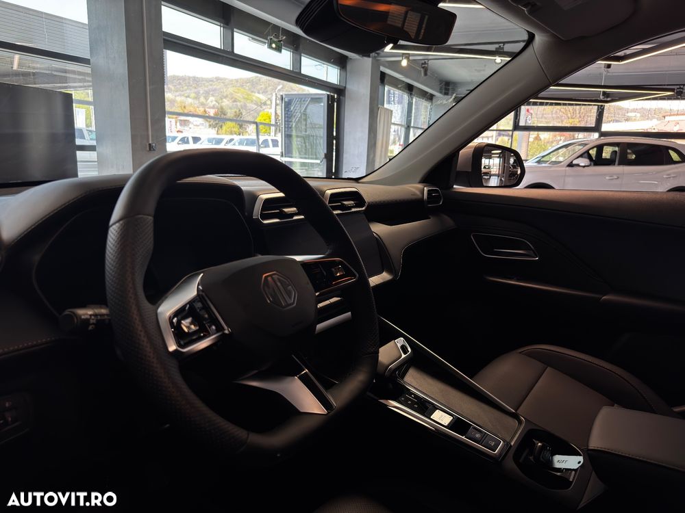 MG ZS HEV 1.5 GSI AT Exclusive - 11