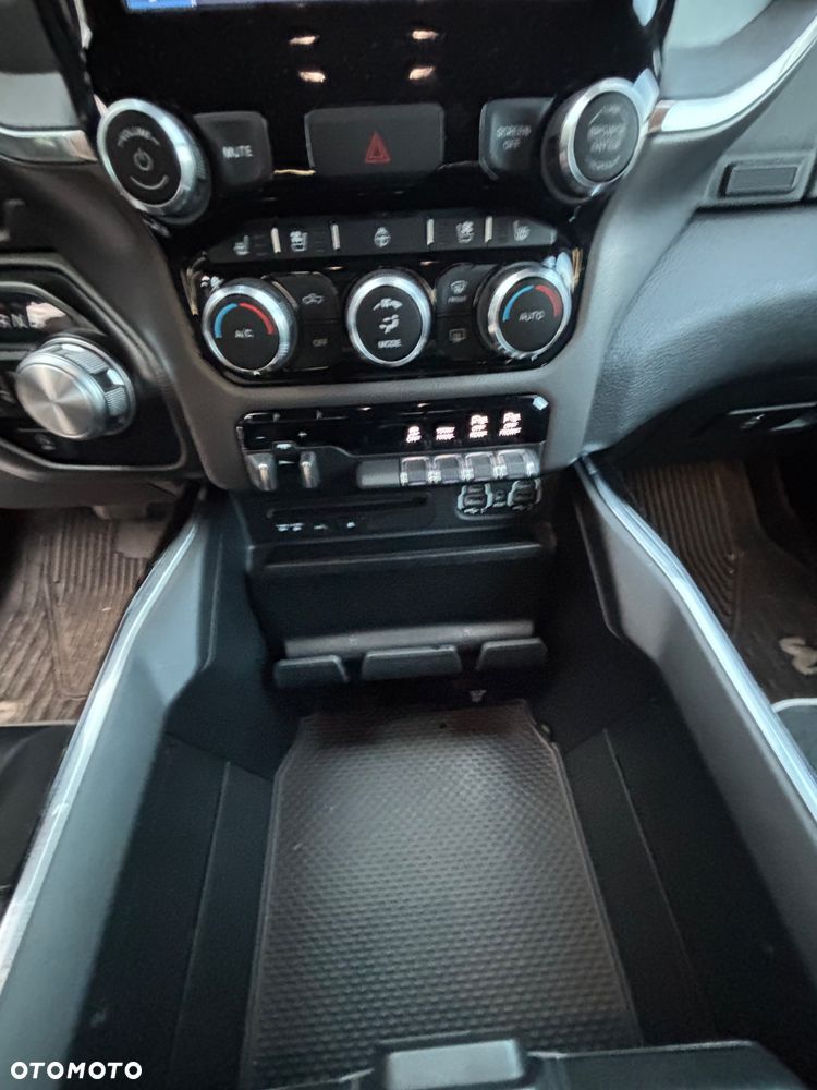 RAM 1500 Crew Cab Laramie - 16