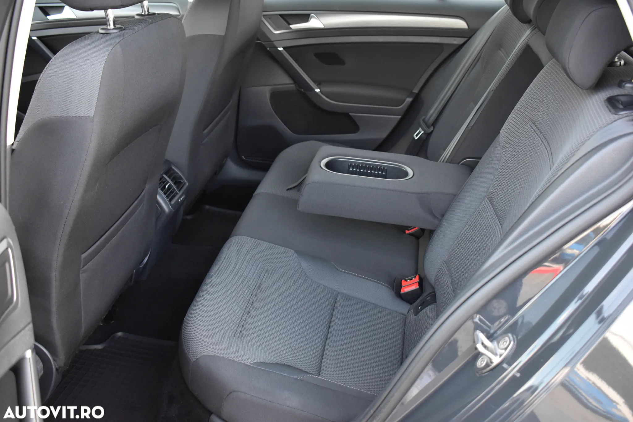 Volkswagen Golf 1.6 TDI Comfortline - 12