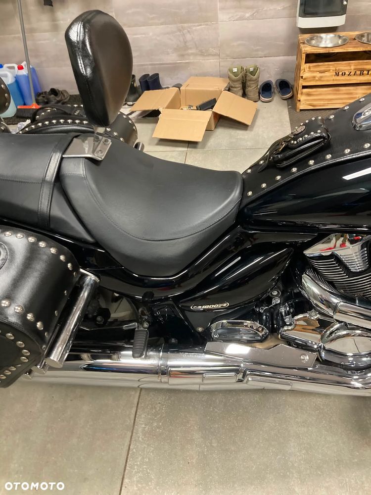Suzuki Intruder - 16