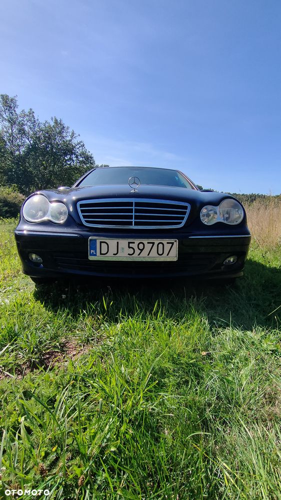 Mercedes-Benz C-Class 2006 photo 2