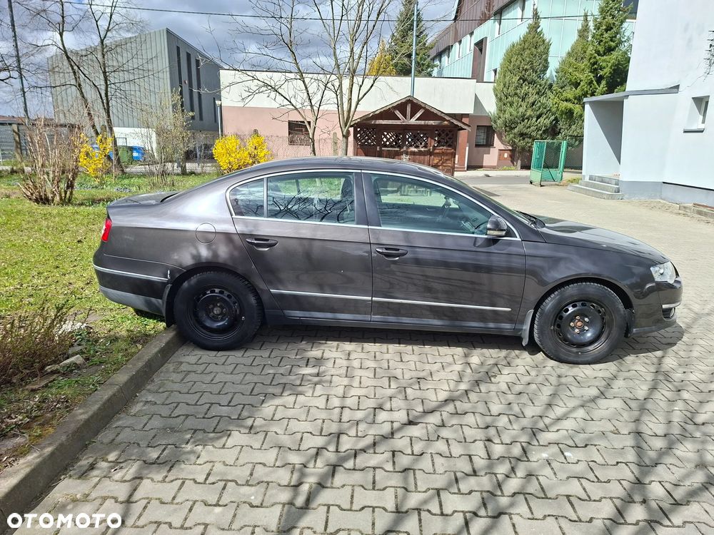 Volkswagen Passat 2.0 TDI DPF Highline - 4