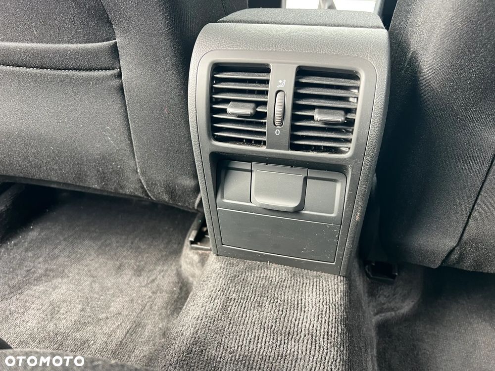 Volkswagen Passat 2.0 TDI Comfortline - 32